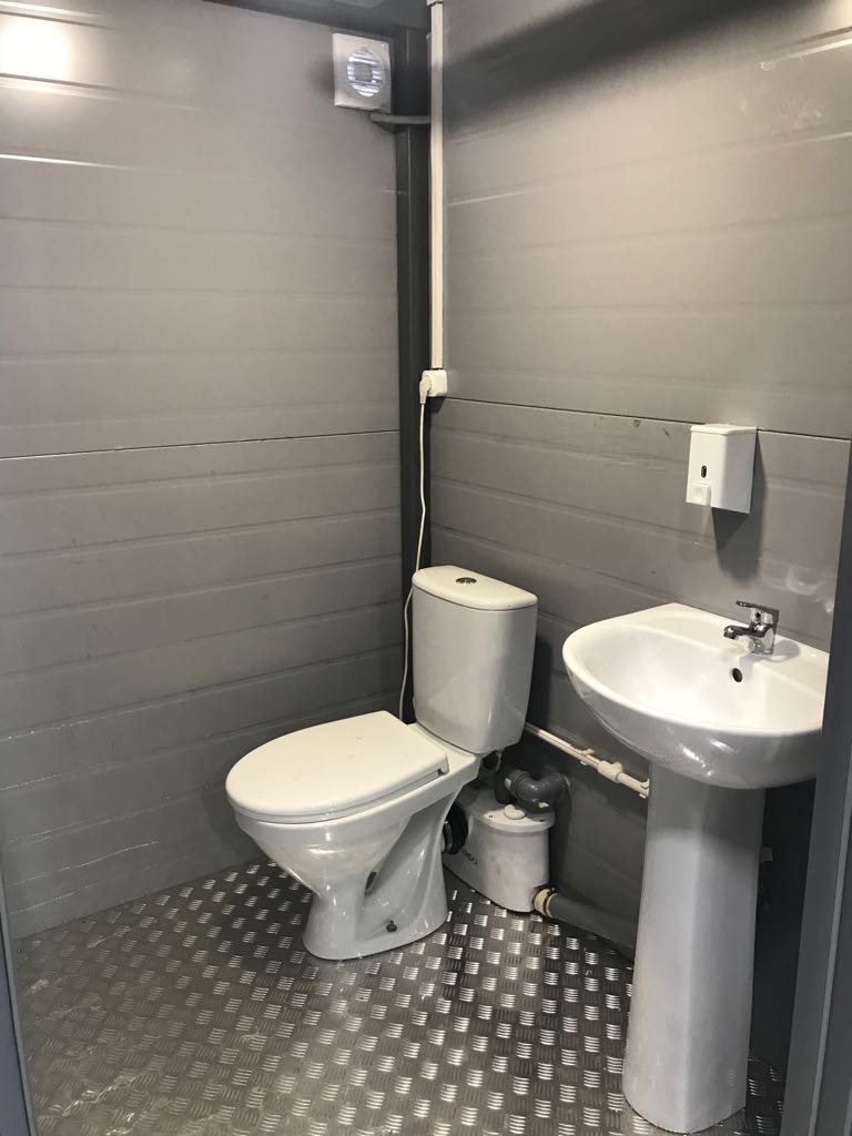 Автономный туалетный модуль ЭКОС-5 (тройной) (фото 1) в Долгопрудном