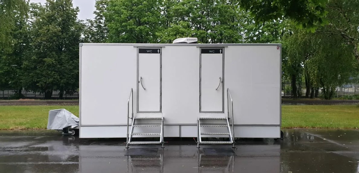Аренда мобильных туалетных модулей на колесиках в Долгопрудном